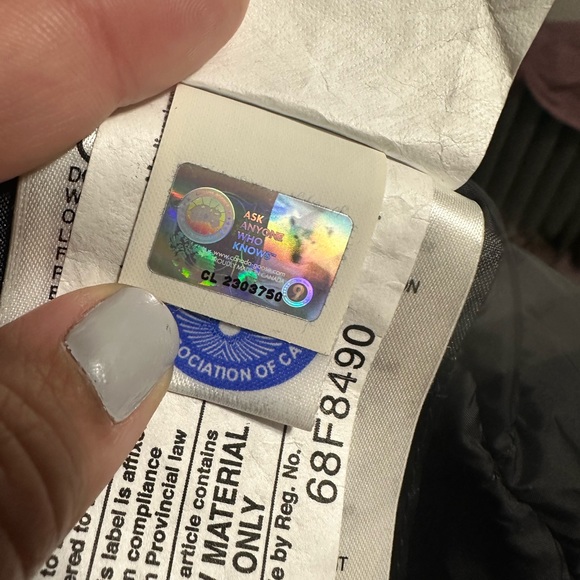 Canada Goose Kensington Jacket - Lightly used, no wear and tear! - Picture 10 of 16